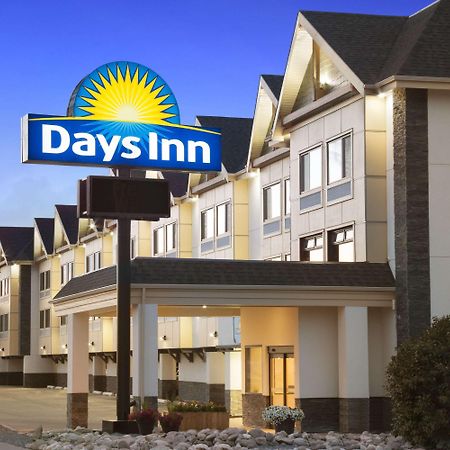 Days Inn By Wyndham Calgary Northwest Exteriör bild